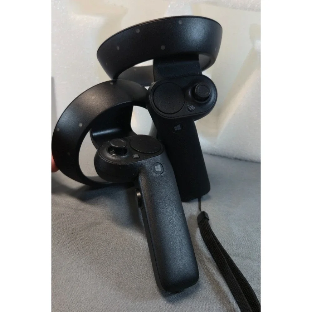 Original Microsoft Windows MR Mixed Reality Motion Controllers Only 1 Miss Cover